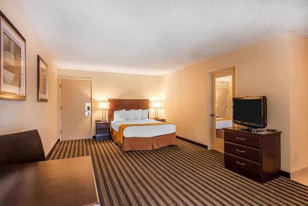 Quality & - Hazel Dell Hotel 2*