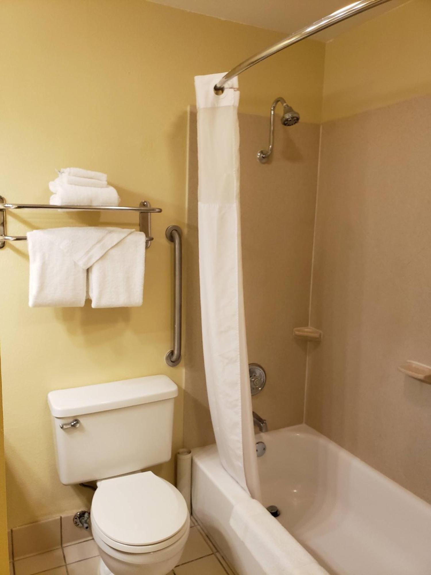 Hotel Quality & - Hazel Dell