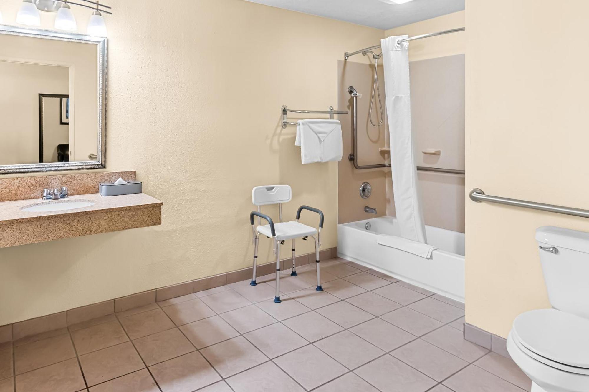 Quality & - Hazel Dell Hotel 2*